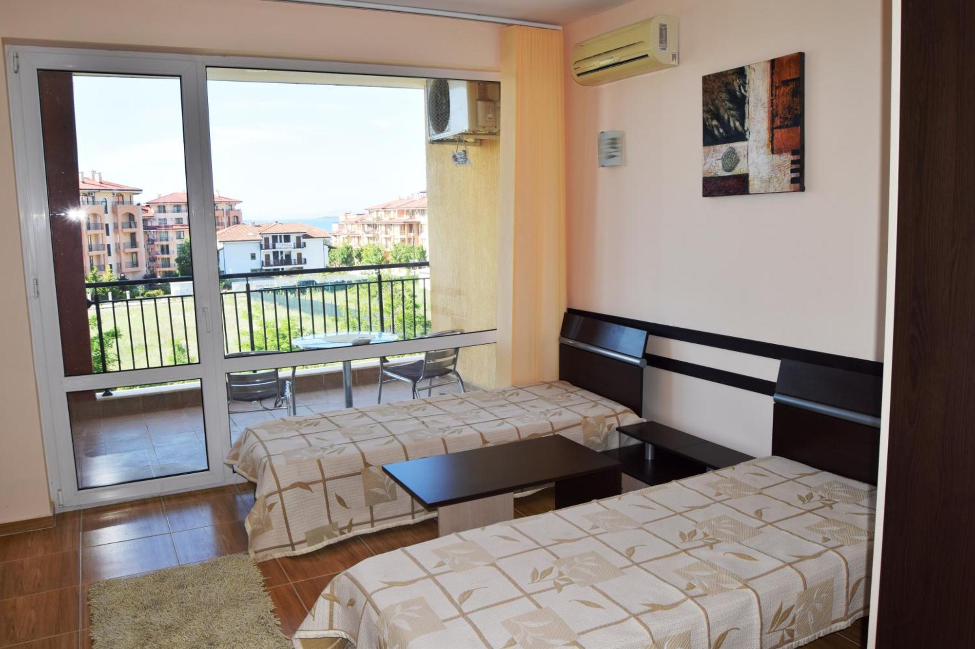 Bright Studio With Parking & Pool Sveti Vlas Esterno foto
